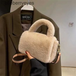 Shoulder Bags 2023 Winter New Women's Plush Bag Trend Designer Small Crossbody Fluffy Tote Luxury Clutch Purse Versatile Handbagblieberryeyes