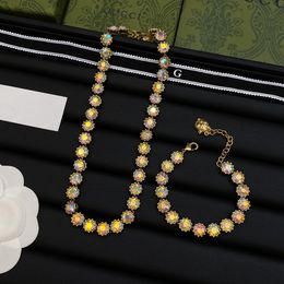 Brincos de pulse de colar de luxo Brincos de latão g letra Diamantes coloridos conjuntos de jóias de moda para mulheres presentes de festa sem caixa