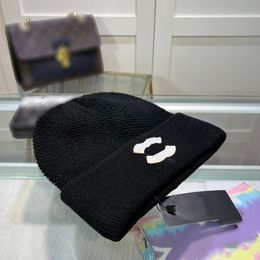 Beanie designer beanie luxury designer beanie flap design cap autumn and winter with woolen cap high elastic fabric classic colour men and women with the same models