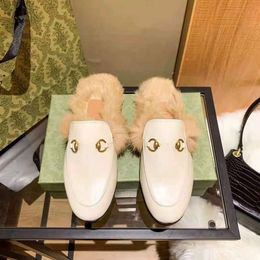 Designer shoes Man Leather Horse Embroidered Strawberry Flower Muller Shoes Furry slipper JQ5Gl