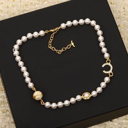 French Famous Jewelry Brand Designer Luxury Pearl Necklace Classic Double Letter Inlaid Rhinestone Brass Material Women Charm Necklaces Sister Fashion Gift