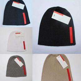 Mens Designer Winter Stripe Beanie Knitted Snapback Beanies Ski Hat for Man Woman Knit Hats Fa Wooen Cap Etter Jacquard Unisex Warm
