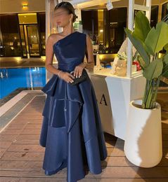 Zarif koyu mavi balo pageant elbise 2024 bir omuz fırfırlar saten ayak bileği uzunluğu akşam resmi parti önlükleri vestido de longo robe de soiree