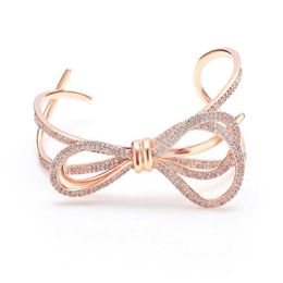 Lady's Elegant Luxury Bangles Beautiful Bow-knot Design VERY GIRL Charm Jewelry Bracelets Adjustable for Women 210713191U
