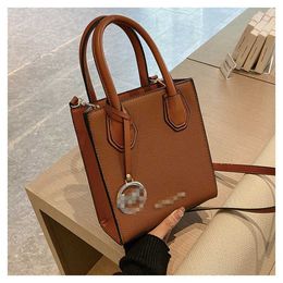 30% OFF Designer bag Litchi Pattern Handbag New Single Shoulder Women's Fashion Texture Vertical Small Square Bag Crossbody Factory Goods