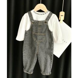 Ankomst barn kläder baby flickor pojkar overalls solid kort stil småbarn denim overol jumpsuits 231227