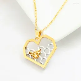 Pendant Necklaces 2023 Personalised Honeycomb Hollow Heart Necklace Simple Creative Love Bee Collarbone