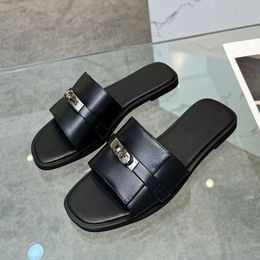 Designer Chypre Slifors Beach Sandals Flat Sandals Flip in pelle di lusso Flip in pelle Flip di alta qualità Donne Slides Footwear Factory Footwear
