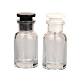 Atomizer Perfume Bottle 30ml 50ml Empty Round Fragrance Refillable Containers Black White Lid Cosmetic Packaging Transparent Glass Spary Mist Fragrance Bottles