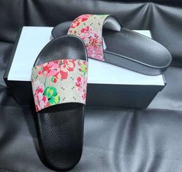 Mens Designers Slides Womens Slippers Fashion Luxurys Floral Slipper Leather Rubber Flats Sandals Summer Beach Shoes Loafers Gear 8888