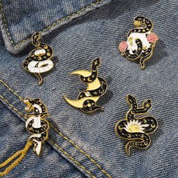 European ed Snake Around Skull Brooches Pins Unisex Lovers Alloy Sun Moon Clothes Badge Accessories Cartoon Enamel Animal Flo283k