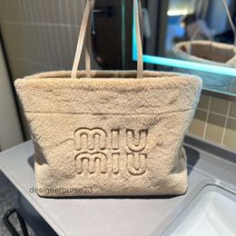 new arrival Designer bag Tote bags Women's Capacity mui mui Tote Bag Tidal Shoulder Handheld Oblique Cross Underarm Commuter Bag mui bag M PMLTl
