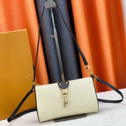 New lock underarm bag, women's leather shoulder bag, trendy shoulder bag, fashionable crossbody bag, versatile daily commuting tool