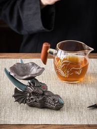 Tea leakage ornaments creative ceramic tea pet decorative tea Philtre group Chinese style Kung Fu tea accessories home technology 231226