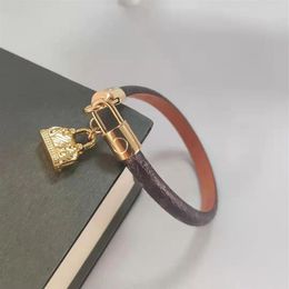 Mwns Luxury Jewelry Leather Designer Bracelet With Gold Heart Brand Classic Men Fashion Bracelets Four Women Leaf Motif Holiday D2261E