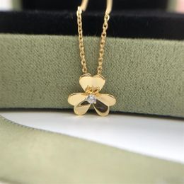 Four Leaf Clover Necklace Designer Jewelry Set Frivole Pendant Necklaces Bracelet Stud Earring Gold Silver Mother of Pearl Green F261J