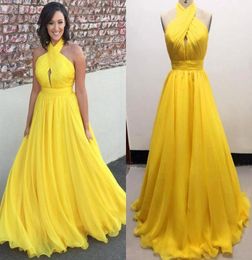 Yellow Plus Size Chiffon Long Evening Dresses Halter Pleated Flowy Floor Length Backless Evening Dresses Formal Gowns5245124