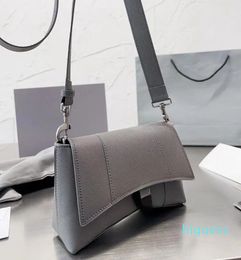 2024 new fashion Texture Bags Fashion Women's Bag Purse Curved design handbag Metal