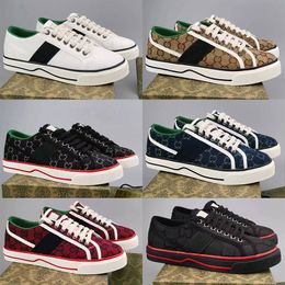 Scarpe casual Luxurys Designers Scarpe da uomo Italia Italia e rossa Scheda in gomma in gomma Sneakers in cotone top sneakers EUR 40-46