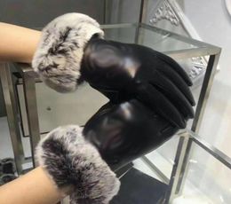 Classic designer leather gloves men women and female lambskin touch screen brand Five Fingers Gloves winter thickening warmth9005404