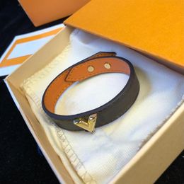 2022 Designer Jewelrys Women Leather Charm Bracelets Couple Jewellery Love Letter Bracelet Simple Bangles Charm gift280J