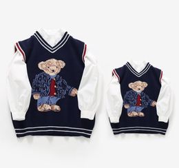 Family Matching Outfits Autumn Parent Child Vest Sweater For Kids Bear Knit Top Dad Mom And Son Daughter Christmas Knitted Cardiga9889503