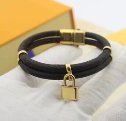 2021 Fashion Leather Bracelets for Men Woman Designers wristband Flower lock Pattern Bracelet pearl jewelry With Bag3455537