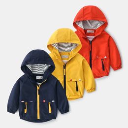Весенне-осенние пальто для мальчиков, детские куртки, ветровка с капюшоном для малышей и карманом, детская верхняя одежда на молнии, одежда для малышей 2, 7 лет 231228