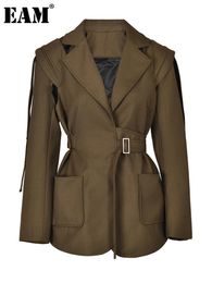 EAM Women Brown Pocket Belted Big Size Blazer Lapel Long Sleeve Loose Fit Jacket Fashion Spring Autumn 2024 1DF336616 231225