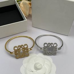 Flower Bracelet Romantic Design Ladies Rose Gold Bracelet Alloy Materials are Trendy Elegant and Fashionable