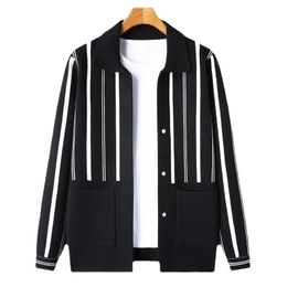 Autumn V-neck knitted cardigan trend vertical stripe casual top fashion Great Wall pattern sweater jacket men's trend 231228