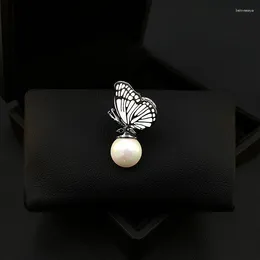 Brooches Black And White Three-Dimensional Design Butterfly Brooch Women Luxury Sweater Corsage Suit Coat Ornament Pin Pearl Jewellery 5502