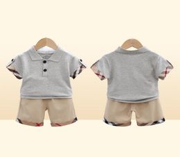 2pcs Erkek Yaz Giysileri Setleri Moda Gömlekleri Şort Kıyafetleri Erkek Boy Toddler Trailtsits 0-5 yıl için 5597308