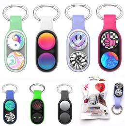 Toys Keychain Toy Magnetic Buckle Fingertip Puck Stressed People Kid Relax Game7489610