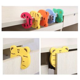 5pcsBatch Baby Protection Cute Animals Safety Door Suction Furniture Card Lock Child Finger Protector Prevent Injury 231227