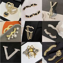 Diamond Pin Designer Brooch Pins Womens Brooches 18K Gold Plated Silver Stainless Steel Inlay Pearl Brand Letter Jewelry Marry Wedding Party Birthday Gift