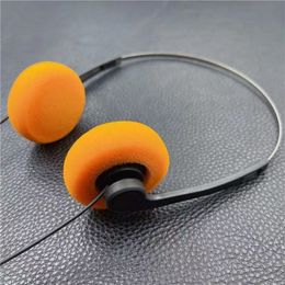 Classic earphones for taking photos, retro sentiment, portability, clear human voice, and small head worn earphones