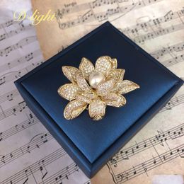 Pendant Necklaces Elegant Lady Luxury Zircon Pearl Three Nsional Lotus Brooch Temperament Suit Dress Accessories Daily Wear Party Co Dhsxs