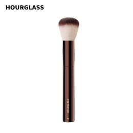 Makeup Brushes Hourglass Brush - No. 2 Foundation/powder blusher Soft Skin Friendly Fiber Hair Fashion Design Single Face Q240507