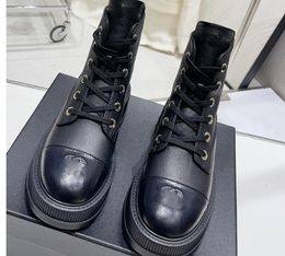 Autumn Winter New Flat Bottom Boots Luxury Women Designer Brand Metal Button Letter Mark Martin Boots Round Toe Thick Sole Heightened Lace up