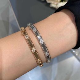 Designer Luxury 18k Gold Van Clover Bracelet with Sparkling Crystals and Diamonds Ultimate Symbol of Love and Protection a Perfect Gift for Women Girls 7qlp