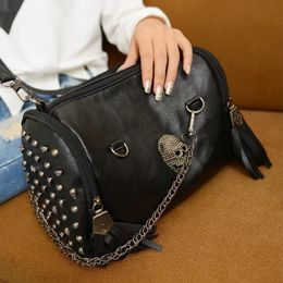 Bags Chuwanglin Skull Chain Handbags Tassel Designer Rivet Women Bag Vintage Shoulder Bag Large Capacity Punk Bag Female 5131421