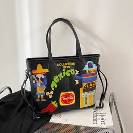 Factory sales women bag 4 colors minority graffiti color matching fashion handbags large capacity padded leather tote bag daily Joker patch embroidery handbag 4464