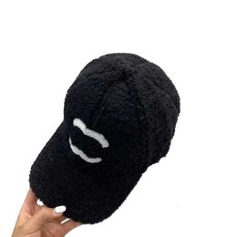 Ball Caps New Designer Brand Men's and Women's Baseball Hat Small Fragrance Letter Woolen Hat Solid Color Letter Fashion Trend Simple and Versatile ZRRZ