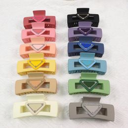 Luxury Geometric P Letter Frosting Clamps Women Square triangle Hair Clips Large Hairpin Crab Solid Colour Claw Clip for Girl Desig1800542