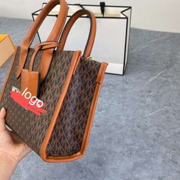 2024 New Yang Mi Same Style Walking Show Old Flower Single Shoulder Diagonal Straddle Handbag Tote Bag