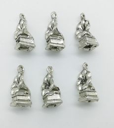 50pcsLot Old Phonograph Horn Charms Pendants Retro Jewellery Accessories DIY Antique silver Pendant For Bracelet Earrings Keychain 6740091