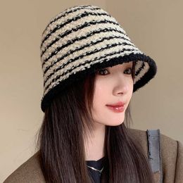 Beanie Skull Caps Striped Fisherman Hat for Women in Autumn and Winter with a Large Head Plain Face Lamb Fur Bucket That Shows Off the Small Yarn Basin