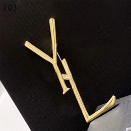 Classical brooch designer letter retro gift gold color pins women fashion broche large beads female clothes suit alloy brooch for hats classics55