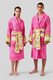 Mens Plus Size Outerwear Coats Velvet Bathrobe Robe Designers Baroque Fashion Pyjamas Women Letter Jacquard Printing 965